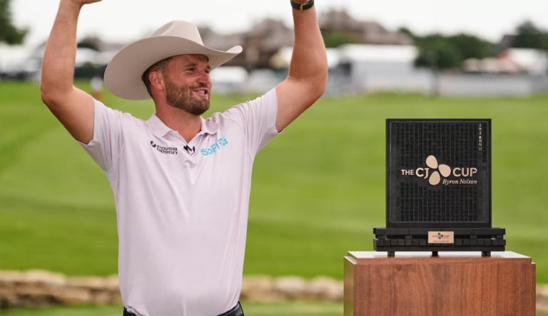 Wyndham Clark celebrando su victoria en el CJ Cup Byron Nelson